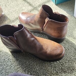 Croft & Barrow Brown Heeled Boots with Distressed Leather